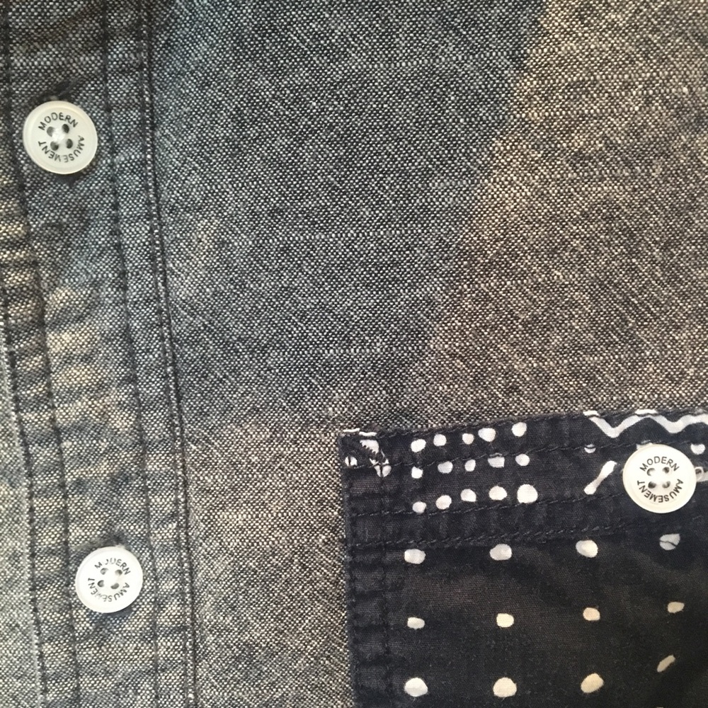 Modern Amusement Men’s Button Down Shirt small - Picture 2 of 5